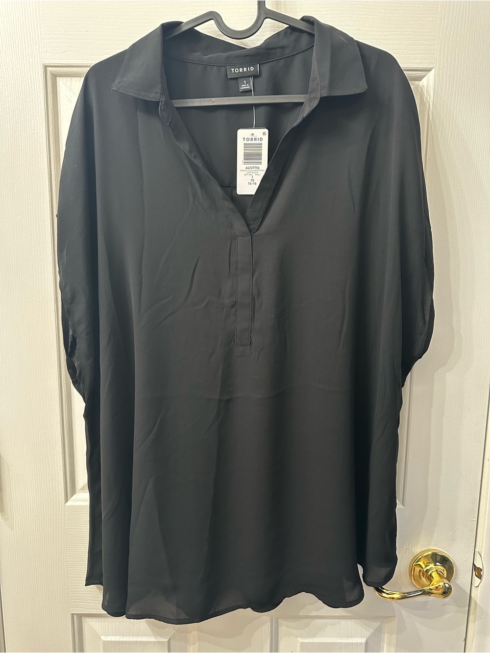 Torrid Top Women’s V-Neck Popover Blouse Black Flowy Collar Short Sleeves 1X NWT